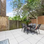 Maida Vale, Central Modern Apt, Sleeps 4, London.