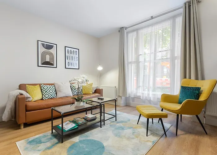 Maida Vale, Central Modern Apt, Sleeps 4, London.