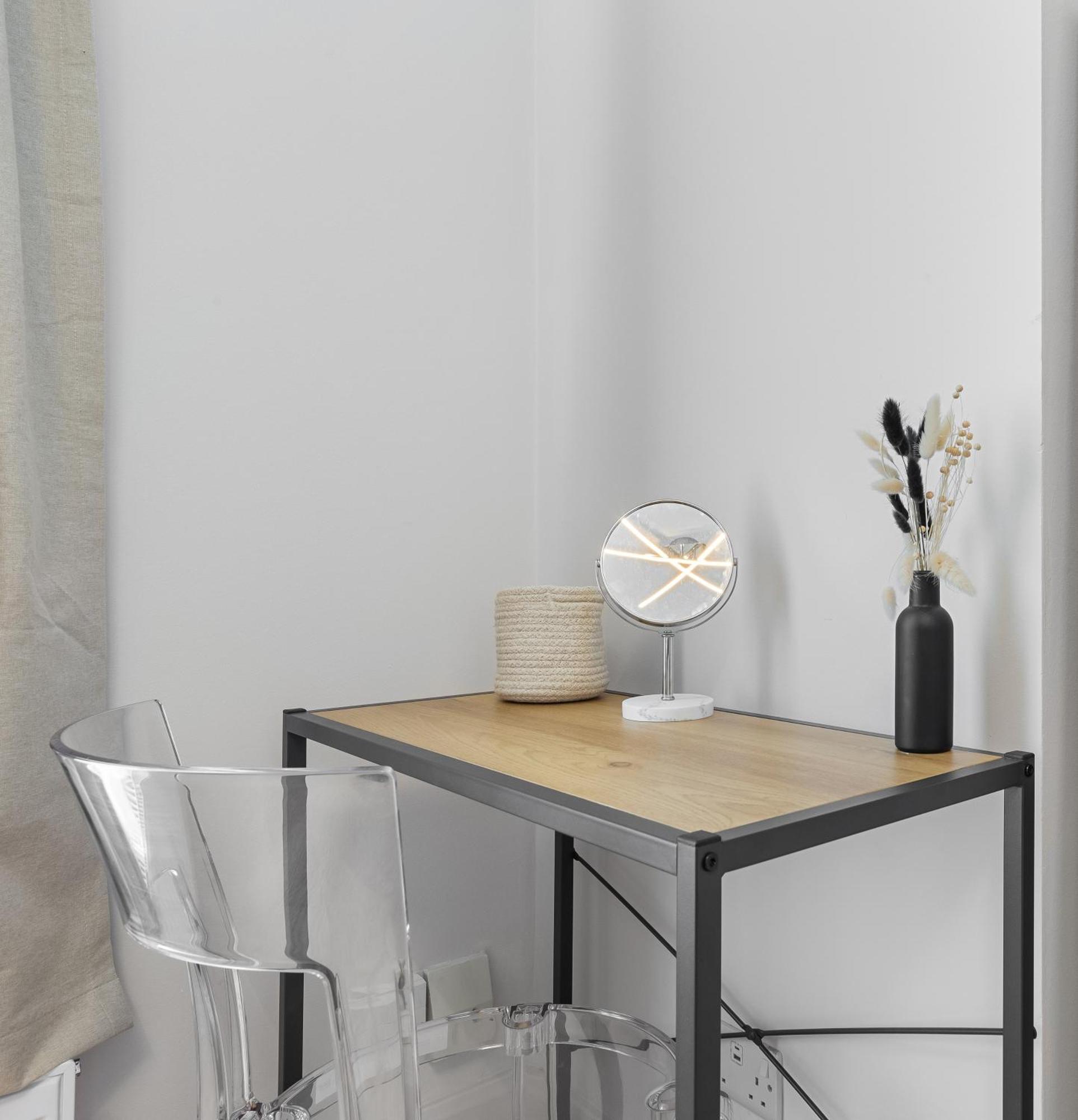 Maida Vale, Modern Apt, Sleeps 4, London. *