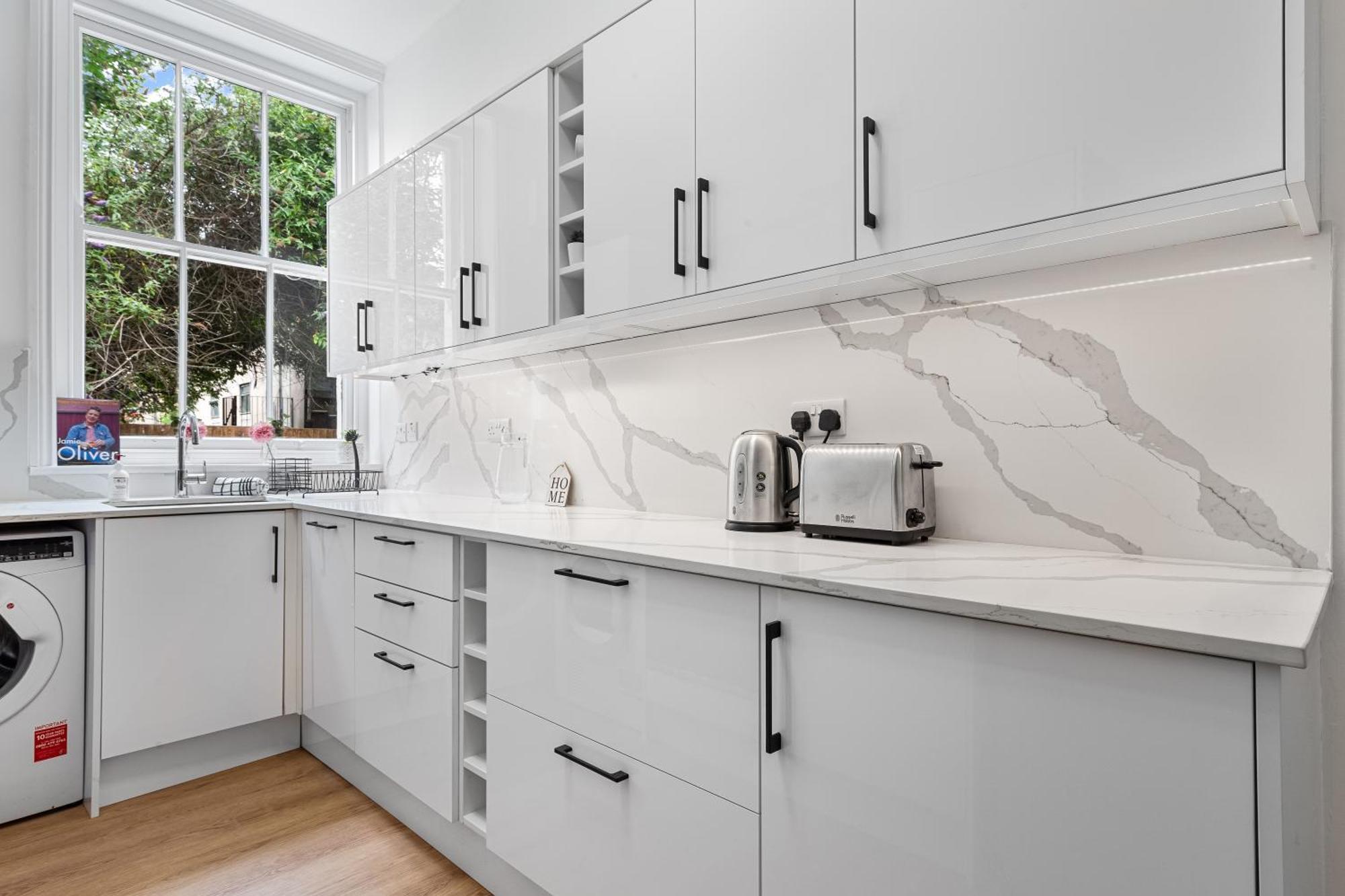Maida Vale, Modern Apt, Sleeps 4, London. Appartement Londres