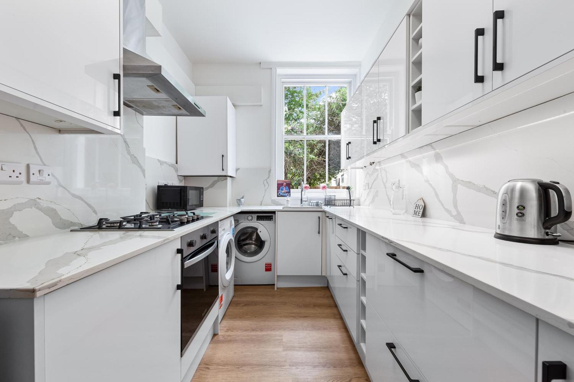 Maida Vale, Modern Apt, Sleeps 4, London. *