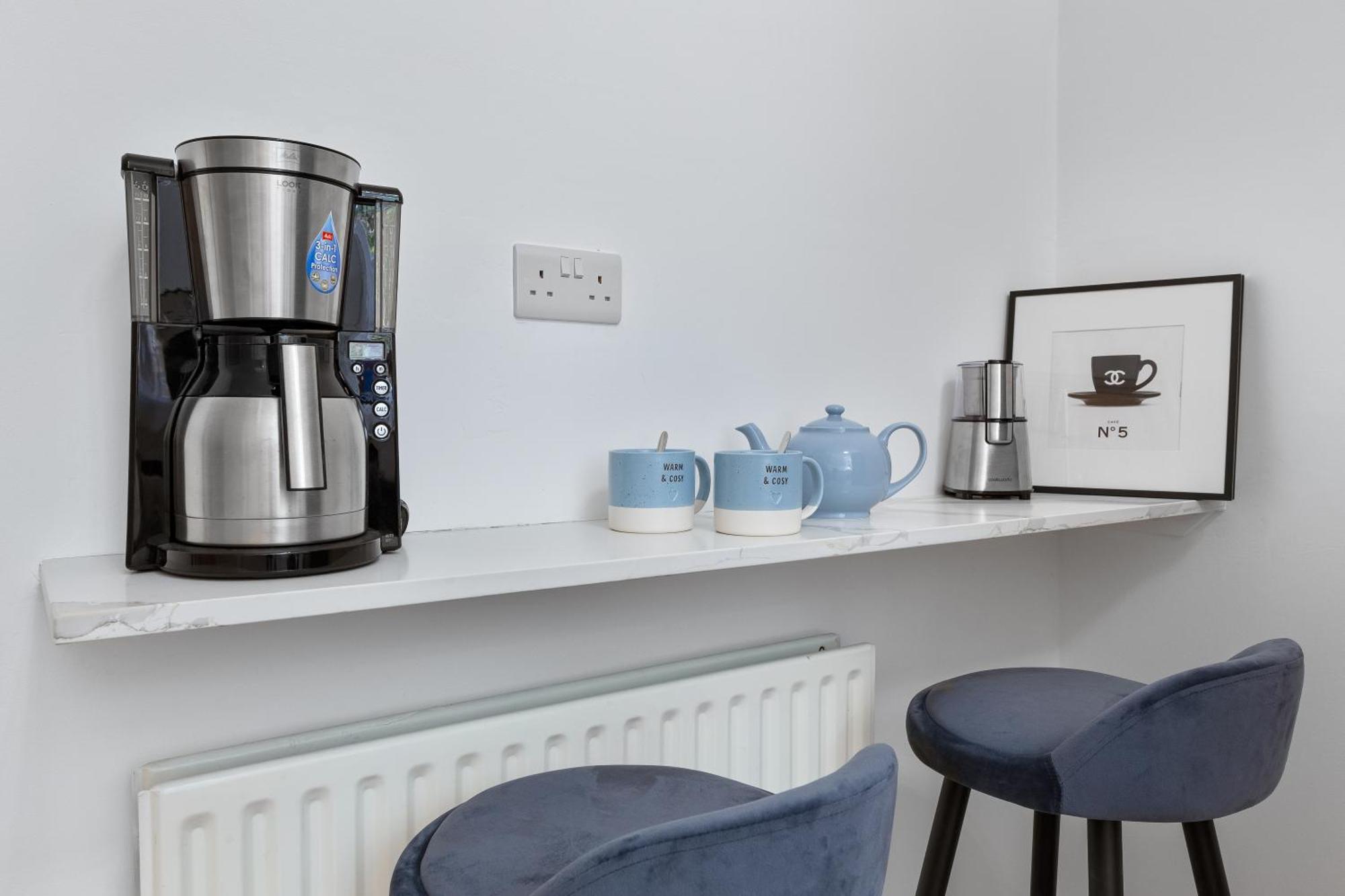 Maida Vale, Modern Apt, Sleeps 4, London. *
