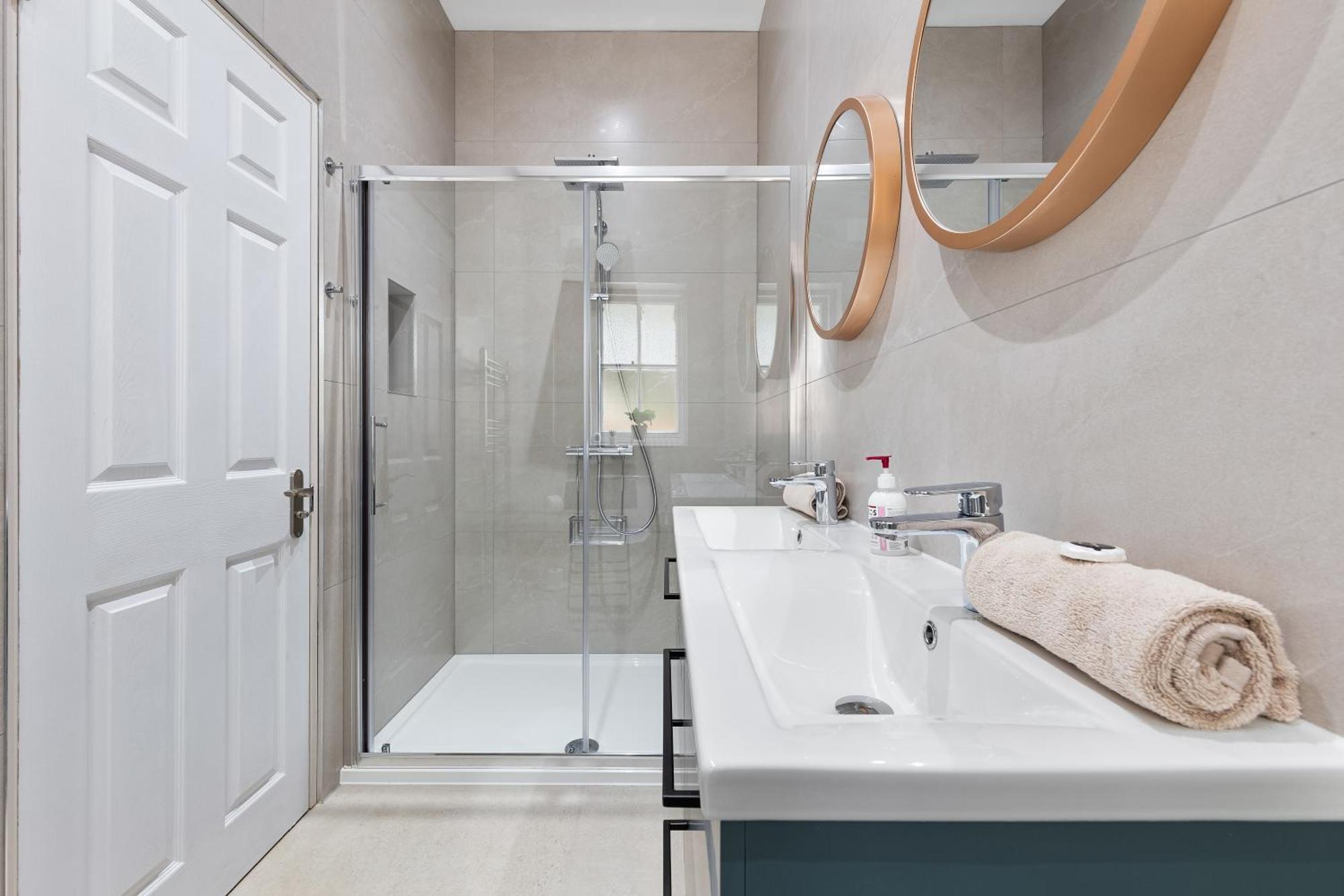 Maida Vale, Modern Apt, Sleeps 4, London. Londres