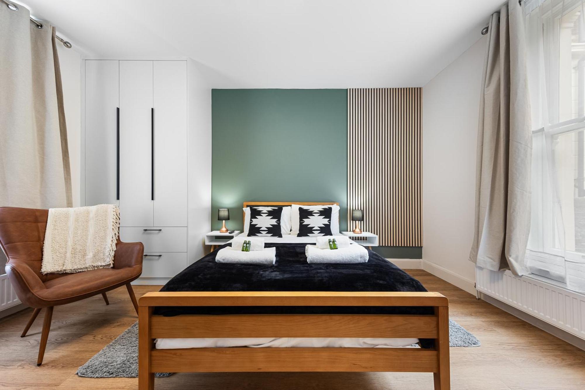 Maida Vale, Modern Apt, Sleeps 4, London. *